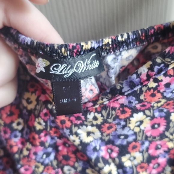 Lily White floral tank top - Picture 3 of 3